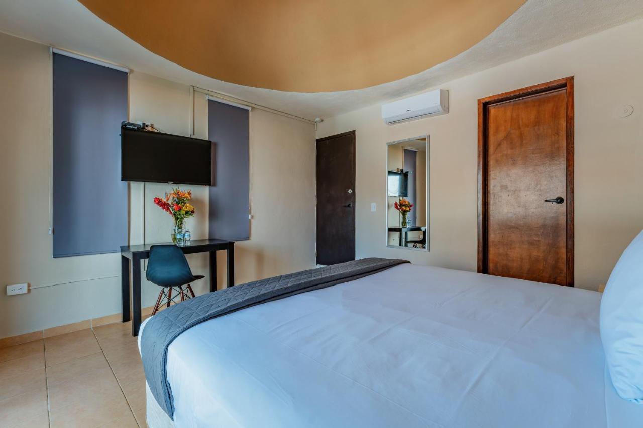 Hotel Brisas 5A Av, بلايا ديل كارمن المظهر الخارجي الصورة