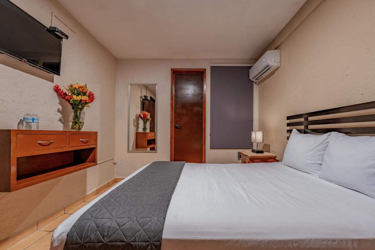 Hotel Brisas 5A Av, بلايا ديل كارمن المظهر الخارجي الصورة